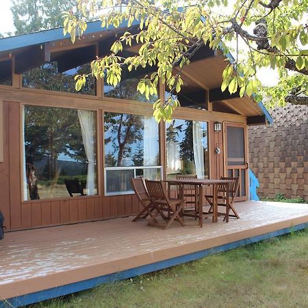 Mineral Springs Resort Saltspring Island Exterior photo