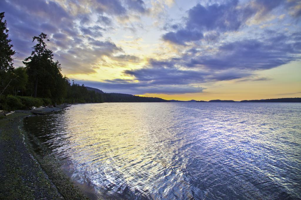 Mineral Springs Resort Saltspring Island Exterior photo