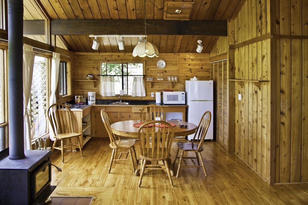 Mineral Springs Resort Saltspring Island Exterior photo