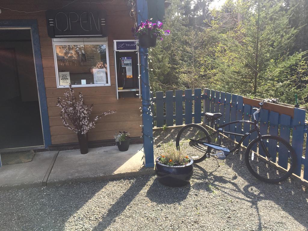 Mineral Springs Resort Saltspring Island Exterior photo