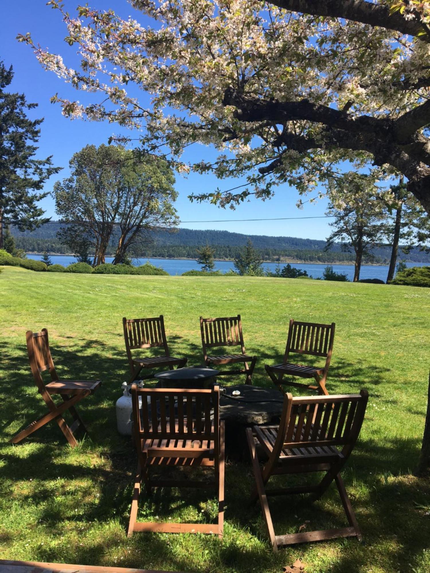 Mineral Springs Resort Saltspring Island Exterior photo