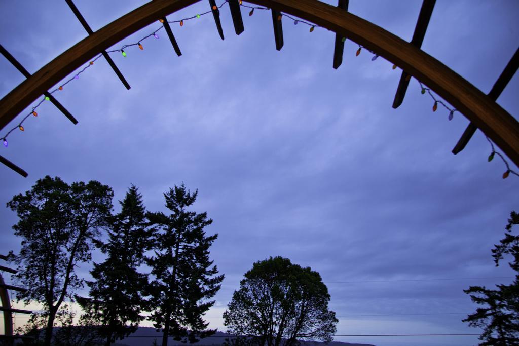 Mineral Springs Resort Saltspring Island Exterior photo
