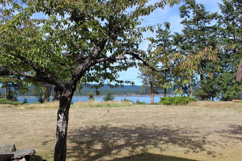 Mineral Springs Resort Saltspring Island Exterior photo